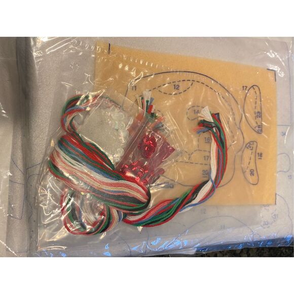 VINTAGE BUCILLA SANTA FACE GALLERY OF STITCHES CHRISTMAS STOCKING KIT 33507 1995 - Picture 5 of 9